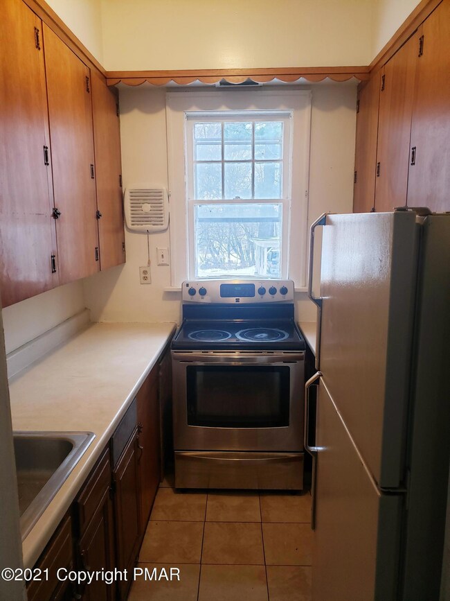 500 Thomas St unit 1, Stroudsburg, PA 18360 - photo 5