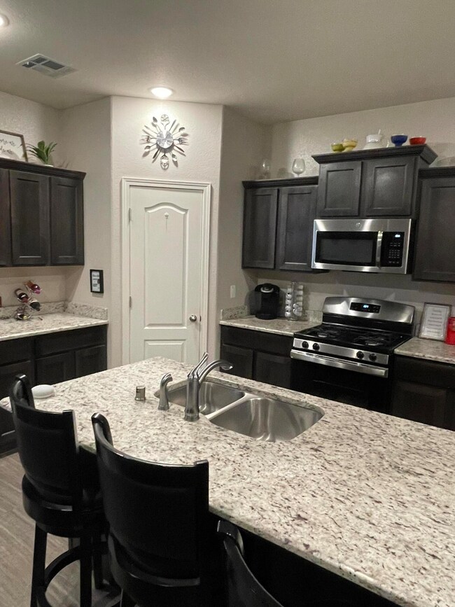 336 Canyon Vista Dr, Horizon City, TX 79928 - photo 4