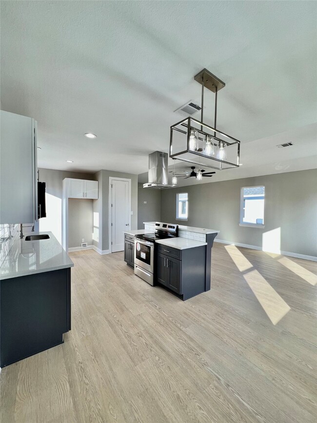 7393 Fairway Dr, Houston, TX 77087 - photo 7