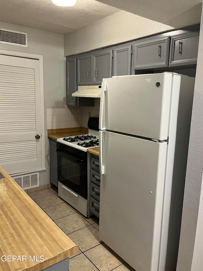 3012 Eads Kitchen Photo C