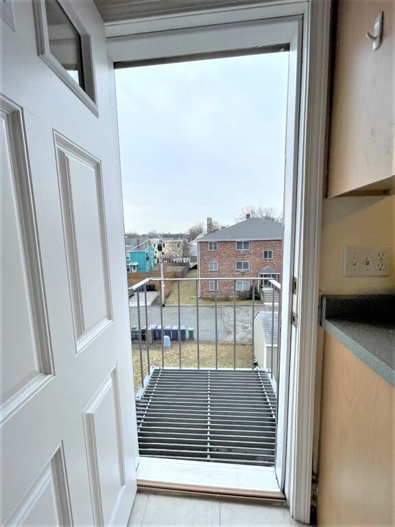 5 Cedar Square unit 3, Cambridge, MA 02140 - photo 6