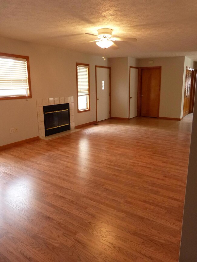 Living room 3.JPG