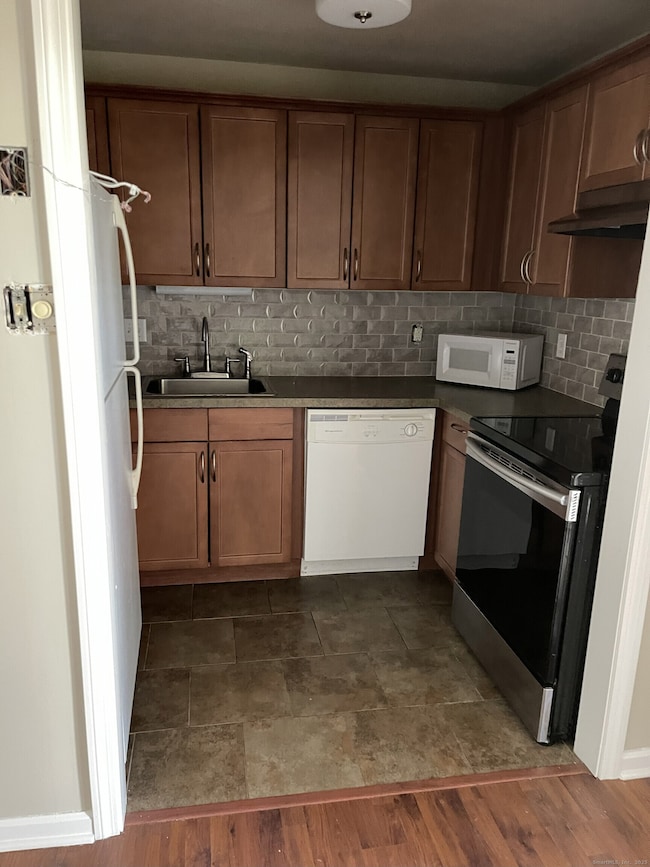 127 Black Point Rd unit 7, Niantic, CT 06357 - photo 7