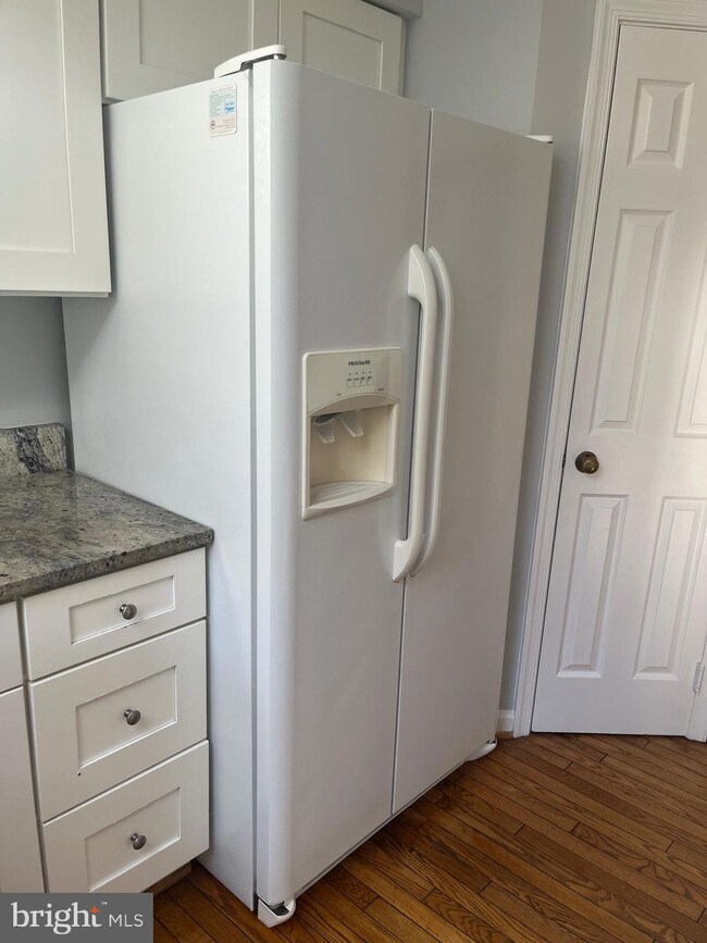 6877 Mclean Province Cir, Falls Church, VA 22043 - photo 4