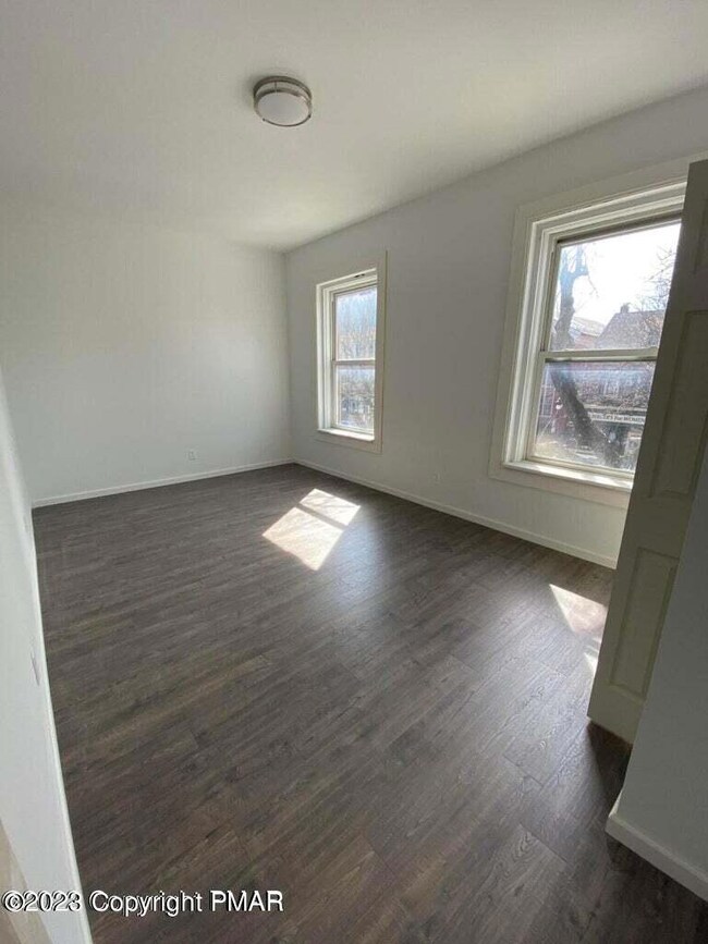 584 Main St unit 4, Stroudsburg, PA 18360 - photo 4