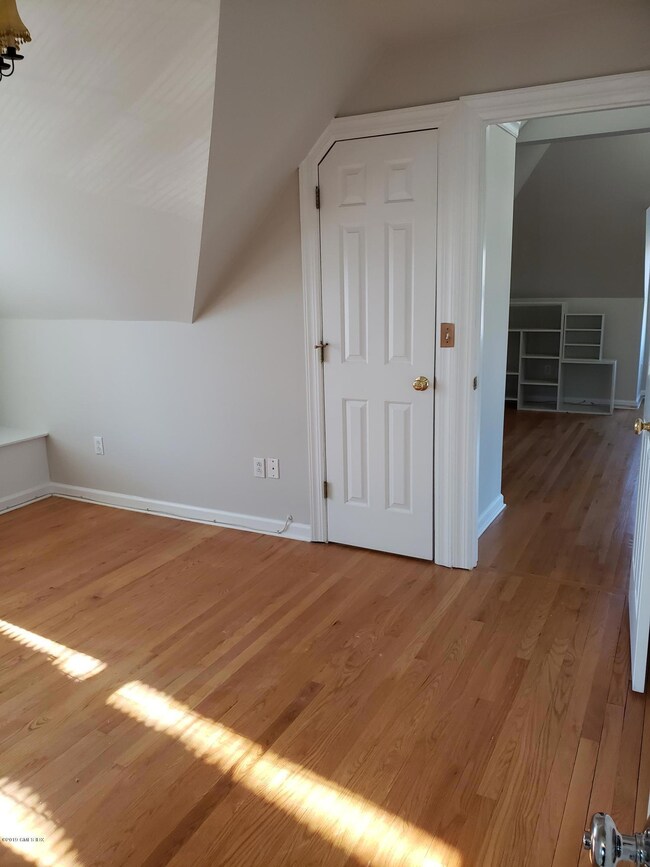 391 E Putnam Ave unit 3, Cos Cob, CT 06807 - photo 5