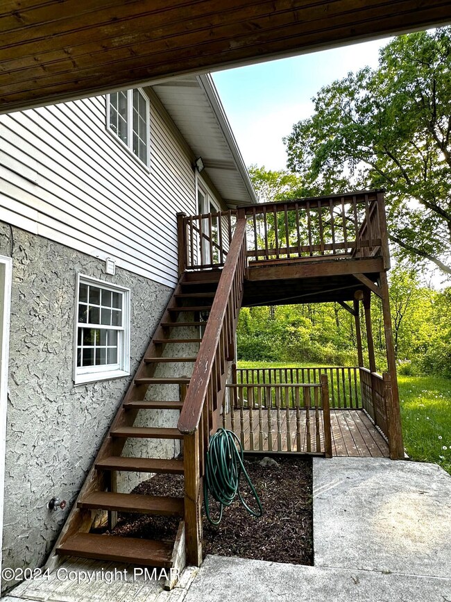 155 Skyview Cir, Effort, PA 18330 - photo 6