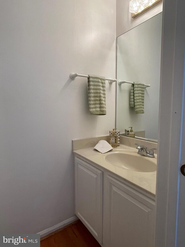 12235 Tildenwood Dr, Rockville, MD 20852 - photo 6