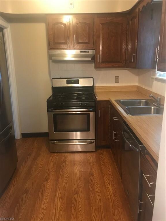 Kitchen comes with stainless steel appliances