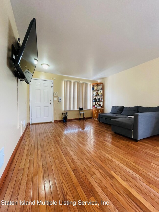 241 Skyline Dr, Staten Island, NY 10304 - photo 3