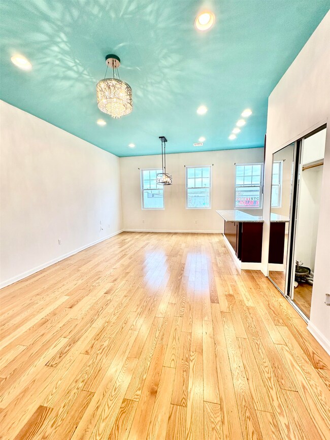 606 John F. Kennedy Blvd unit 1, Union City, NJ 07087 - photo 4