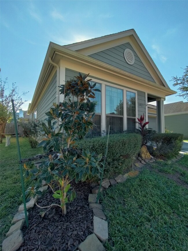 6023 Lynwood Banks Ln, Houston, TX 77092 - photo 2
