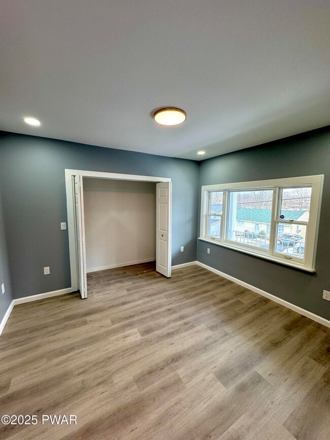 408 W Grove St unit Lower, Scranton, PA 18510 - photo 3