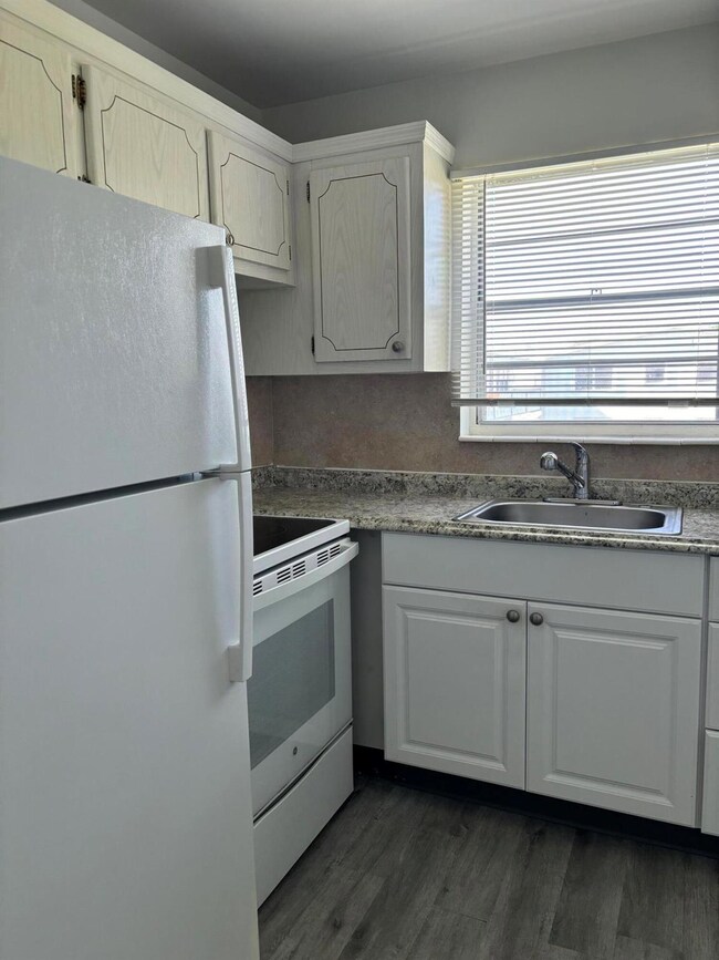 264 Camden K, West Palm Beach, FL 33417 - photo 2