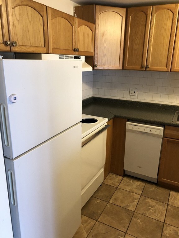 182 Central St unit 7, Stoneham, MA 02180 - photo 6