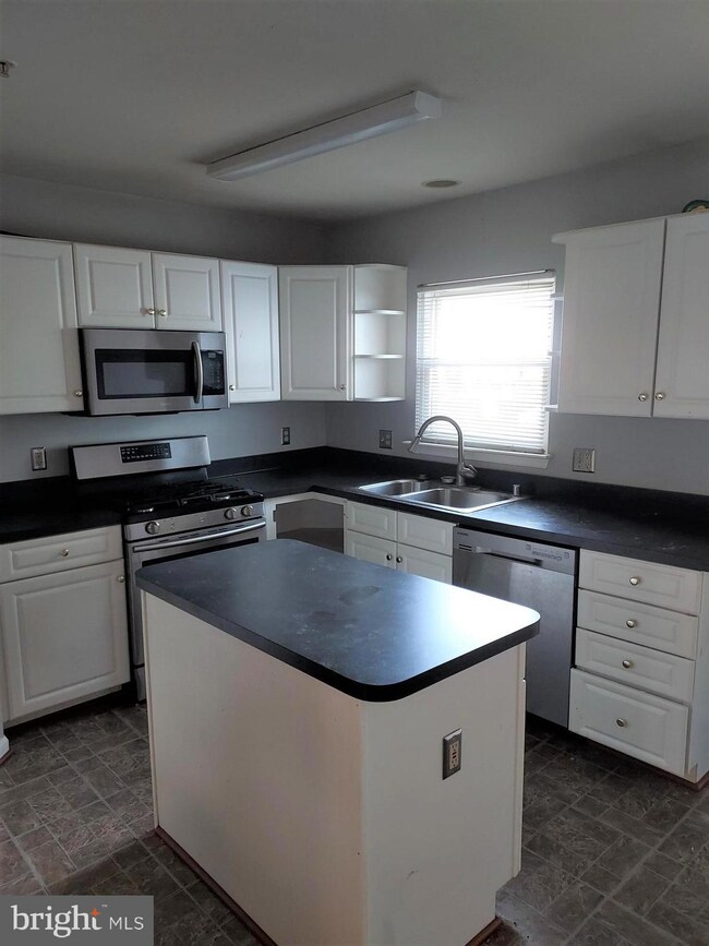 21 Greenbriar Way, Middle River, MD 21220 - photo 7