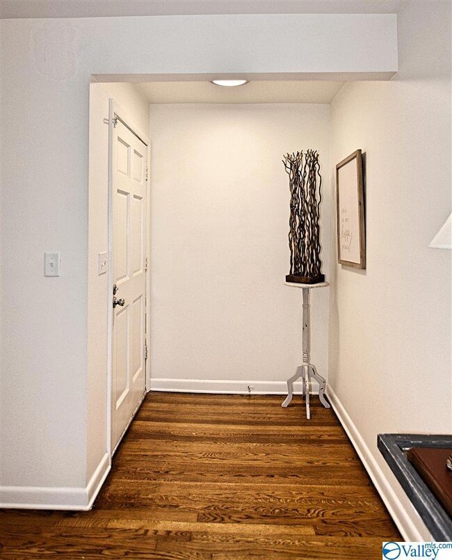 212 Southcrest Dr SW, Huntsville, AL 35802 - photo 3