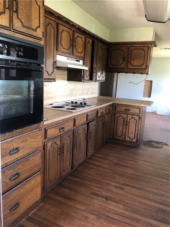 Photo from a previous listing.