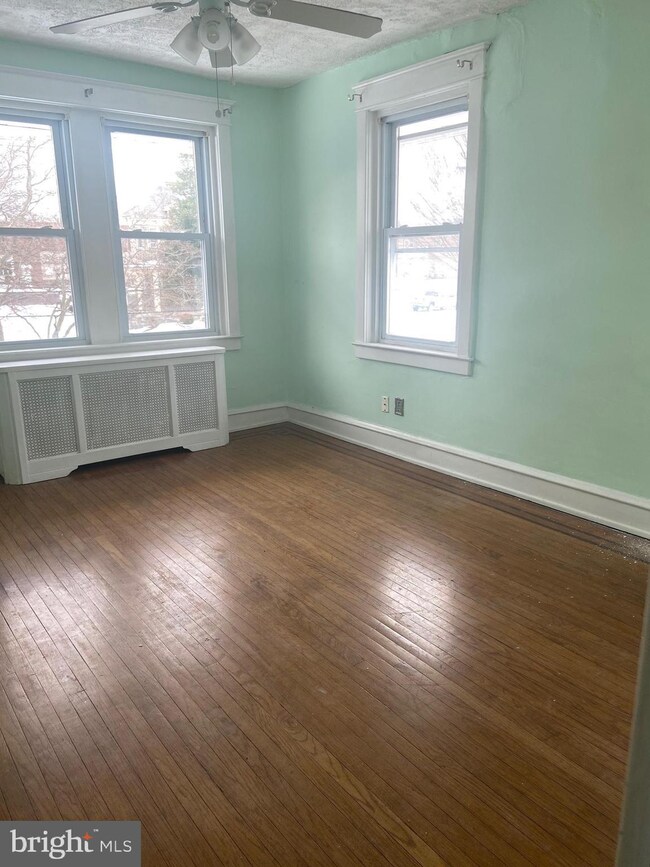 305 N Maple Ave, Lansdowne, PA 19050 - photo 4