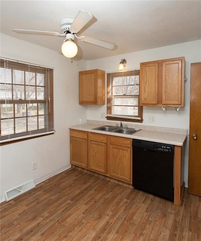 4702 Valdez Dr, Des Moines, IA 50310 - photo 4