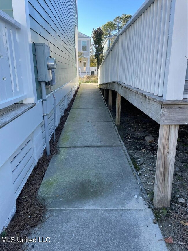 2207 Government St unit 9, Ocean Springs, MS 39564 - photo 3