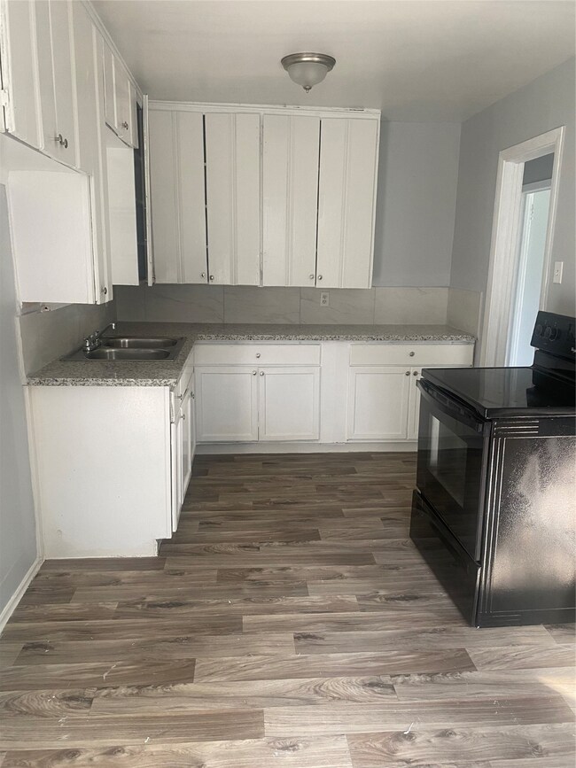 7117 Weyburn St, Houston, TX 77028 - photo 2