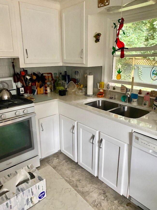 59 Brush Pond Rd, Oak Bluffs, MA 02557 - photo 5