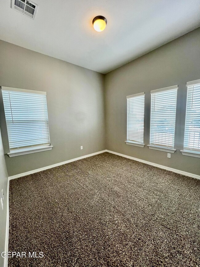 13640 Glen Vista Ln, Horizon City, TX 79928 - photo 6