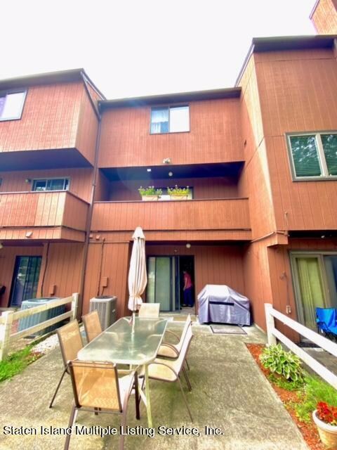 29 ALAN LOOP PATIO YARD