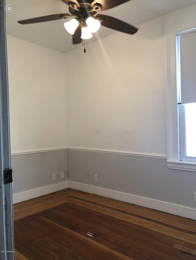 930 N Capitol Ave, Lansing, MI 48906 - photo 4