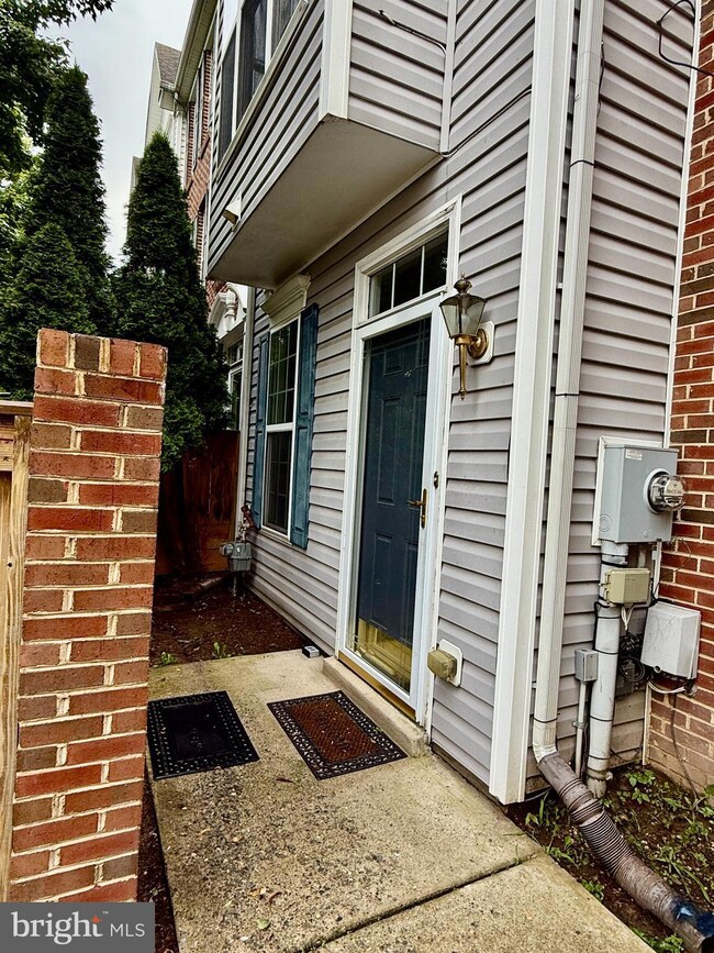 102 Whiskey Creek Cir, Frederick, MD 21702 - photo 3