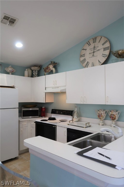 Kitchen with generous counter space and breakfast