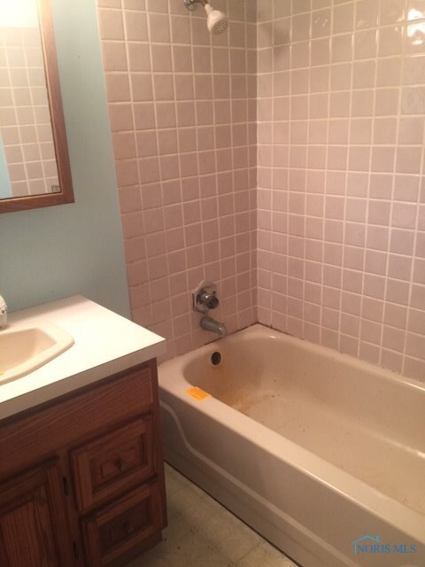 23092 Edgefield Dr, Genoa, OH 43430 - photo 4