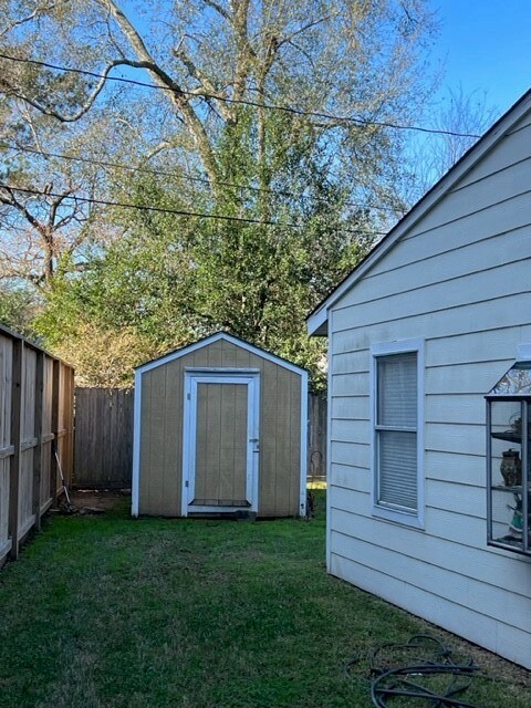 919 Gardenia Dr, Houston, TX 77018 - photo 6