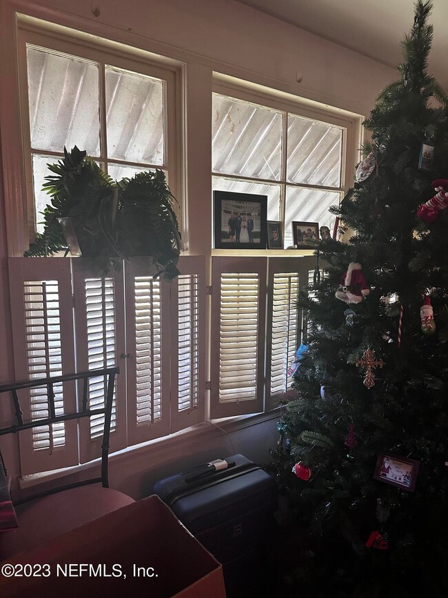 1317 Pine Grove Ct, Jacksonville, FL 32205 - photo 3