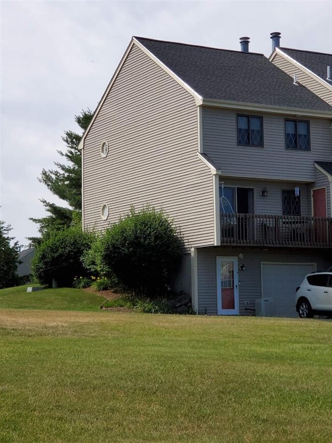 8 Rollins Ct, MerriMacK, NH 03054 - photo 2