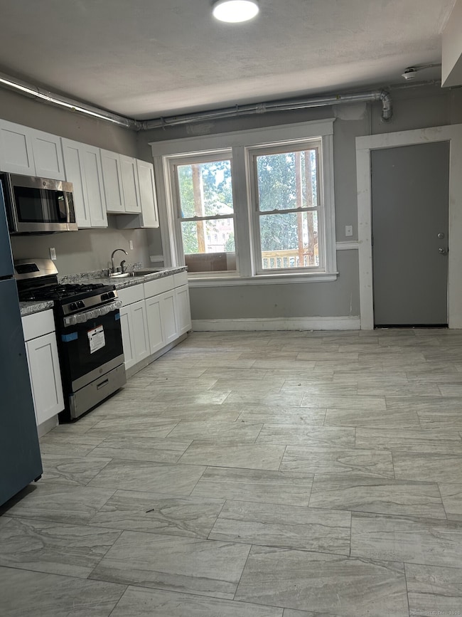 155 Washington St unit 8, New Britain, CT 06051 - photo 2