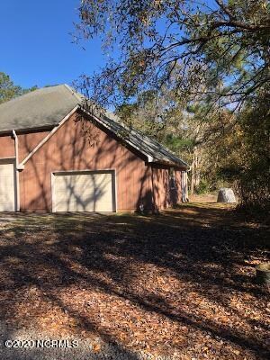 detached large garage