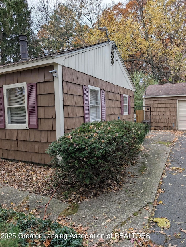 1609 Gilcrest Ave, East Lansing, MI 48823 - photo 3