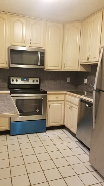 160 Quincy Shore Dr unit 115, Quincy, MA 02171 - photo 7