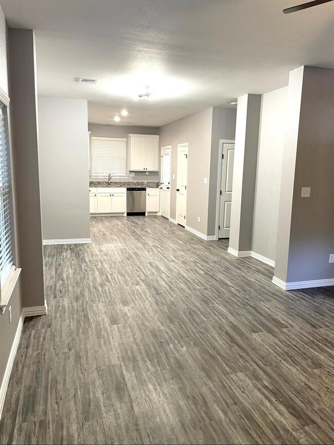 514 W Hull St, Denison, TX 75020 - photo 2