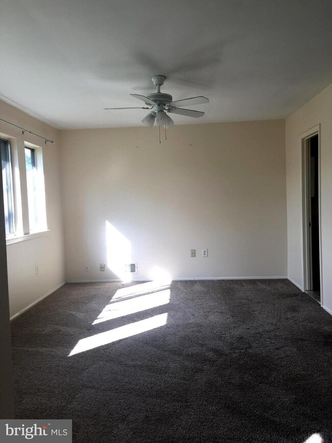 205 Stonegate Dr, Silver Spring, MD 20905 - photo 6