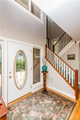 2-story foyer entrance