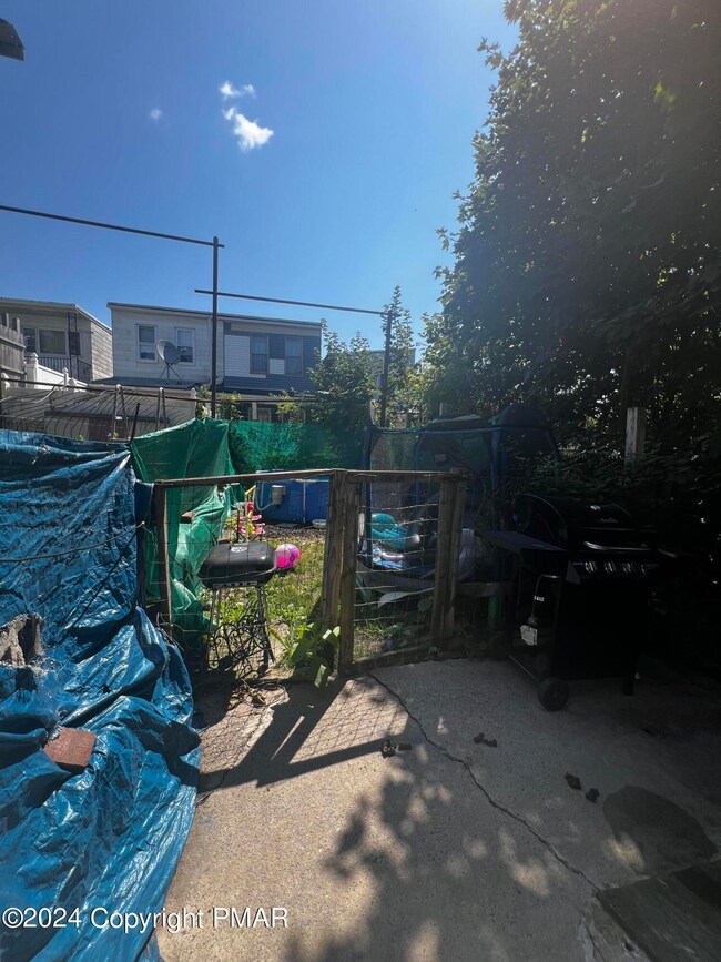 333 S West St, Shenandoah, PA 17976 - photo 6