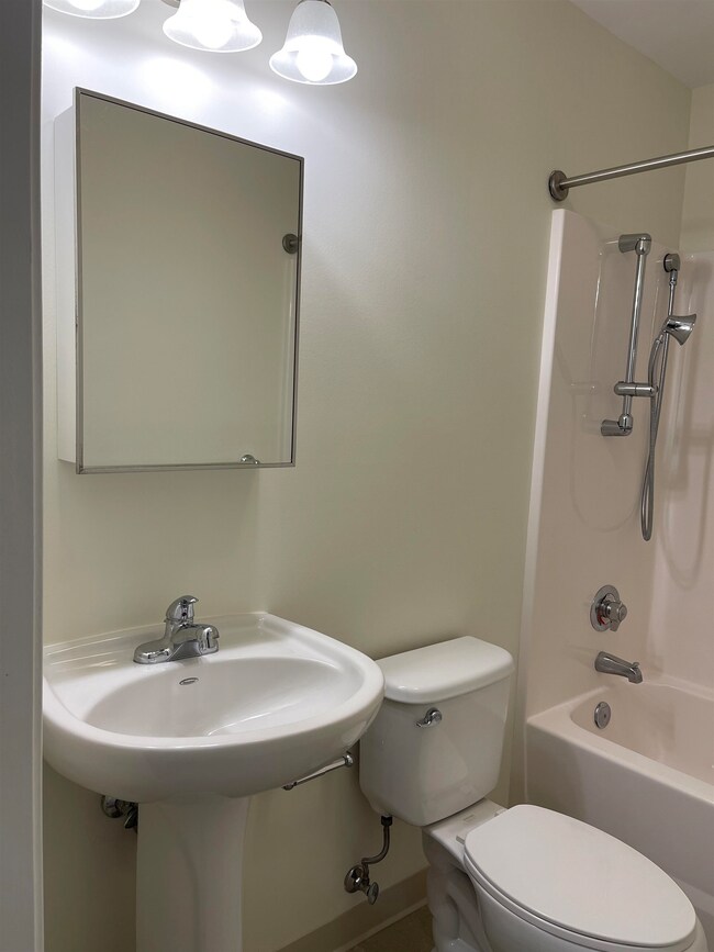 37 Hawthorne Dr unit 208, Bedford, NH 03110 - photo 7