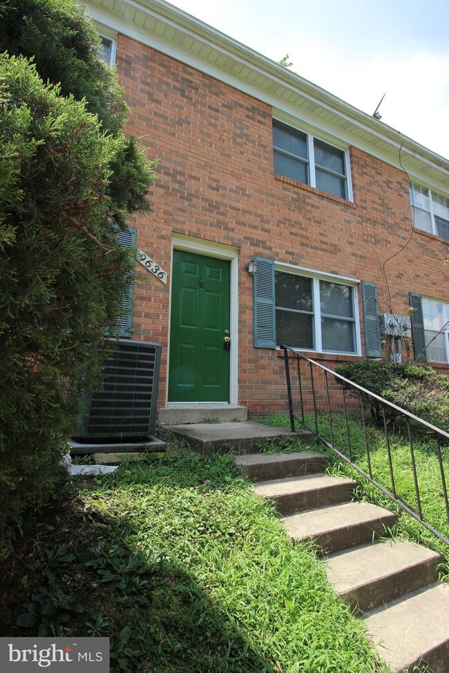 9636 Hagel Cir unit E, Lorton, VA 22079 - photo 2