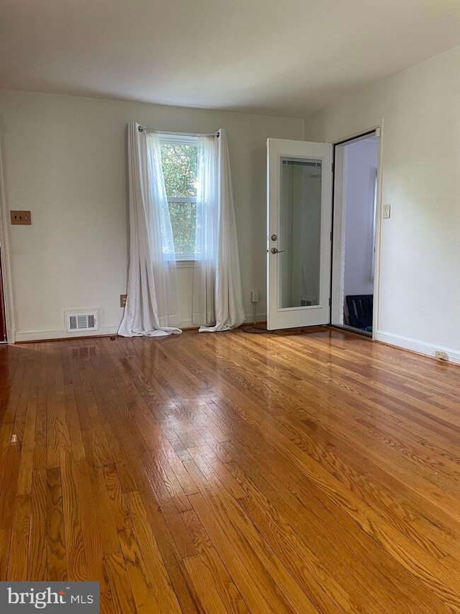 509 E Schuyler Rd, Silver Spring, MD 20901 - photo 6