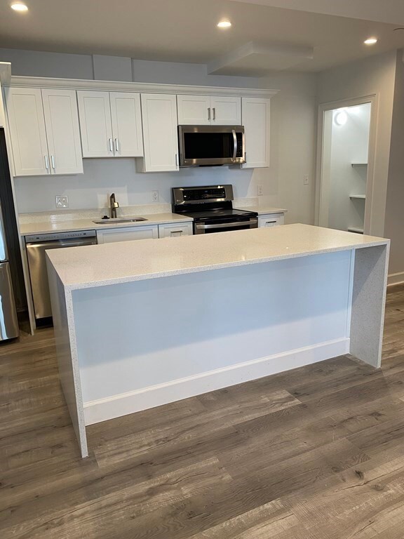 190 Pleasant St unit 1, Marblehead, MA 01945 - photo 2