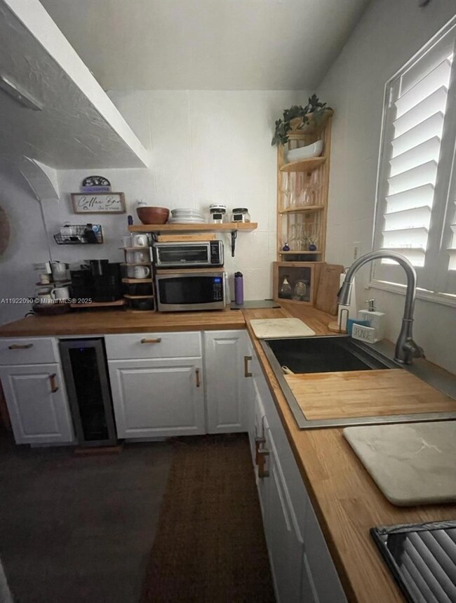 309 Crocus Terrace unit 9, Hollywood, FL 33019 - photo 7