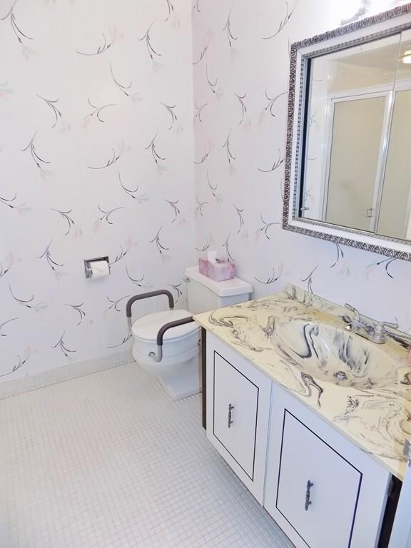 1004 Paradise Rd unit 3N, Swampscott, MA 01907 - photo 6